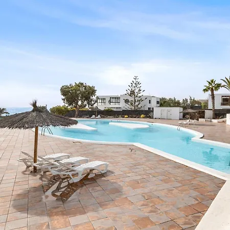 Home2book Sunny Retreat & Pool,